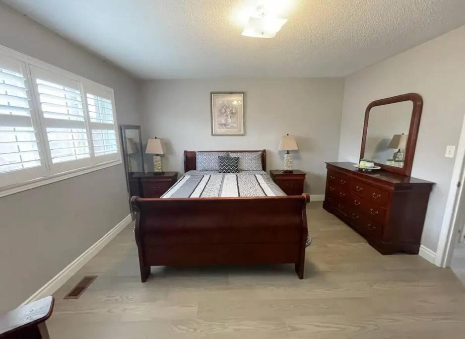 Elegant & Luxurious 3 Bedroom Home Mississauga Extérieur photo