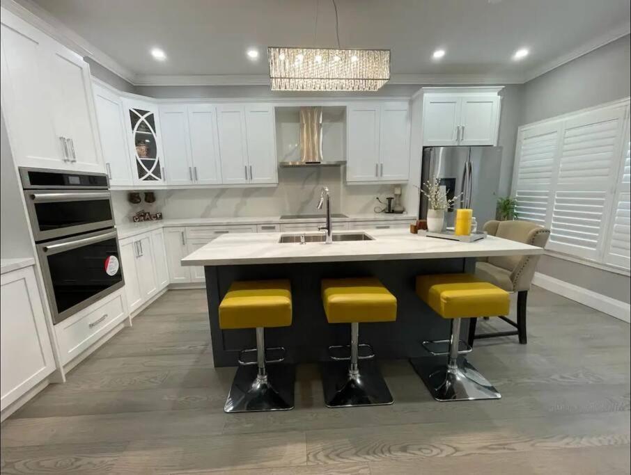 Elegant & Luxurious 3 Bedroom Home Mississauga Extérieur photo