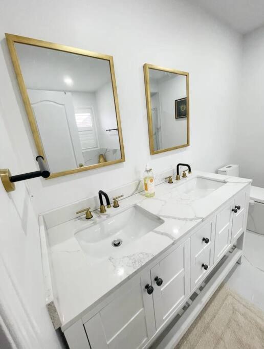 Elegant & Luxurious 3 Bedroom Home Mississauga Extérieur photo